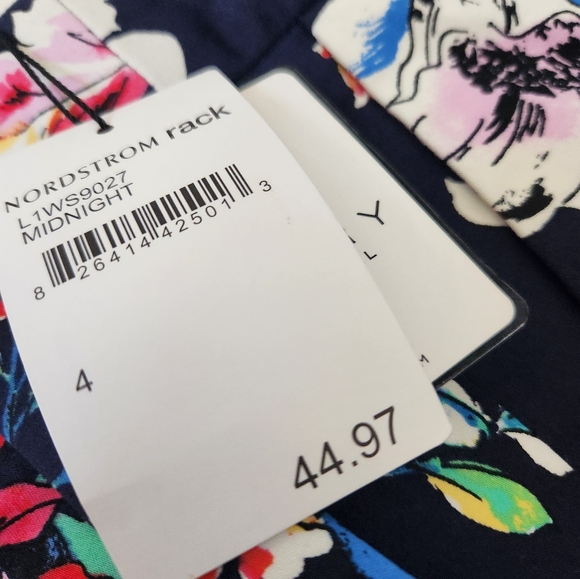 Two pc pants suit - Picture 2 of 6